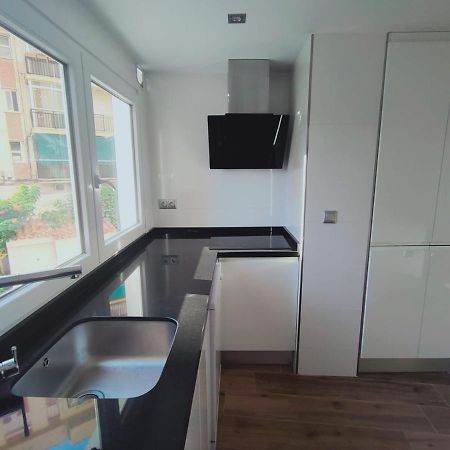 Beautiful Apartment In Third Line Beach Boliches 푸엔히롤라 외부 사진