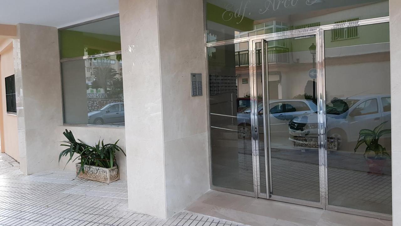 Beautiful Apartment In Third Line Beach Boliches 푸엔히롤라 외부 사진