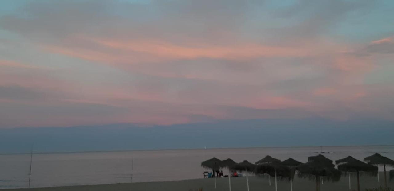 Beautiful Apartment In Third Line Beach Boliches 푸엔히롤라 외부 사진
