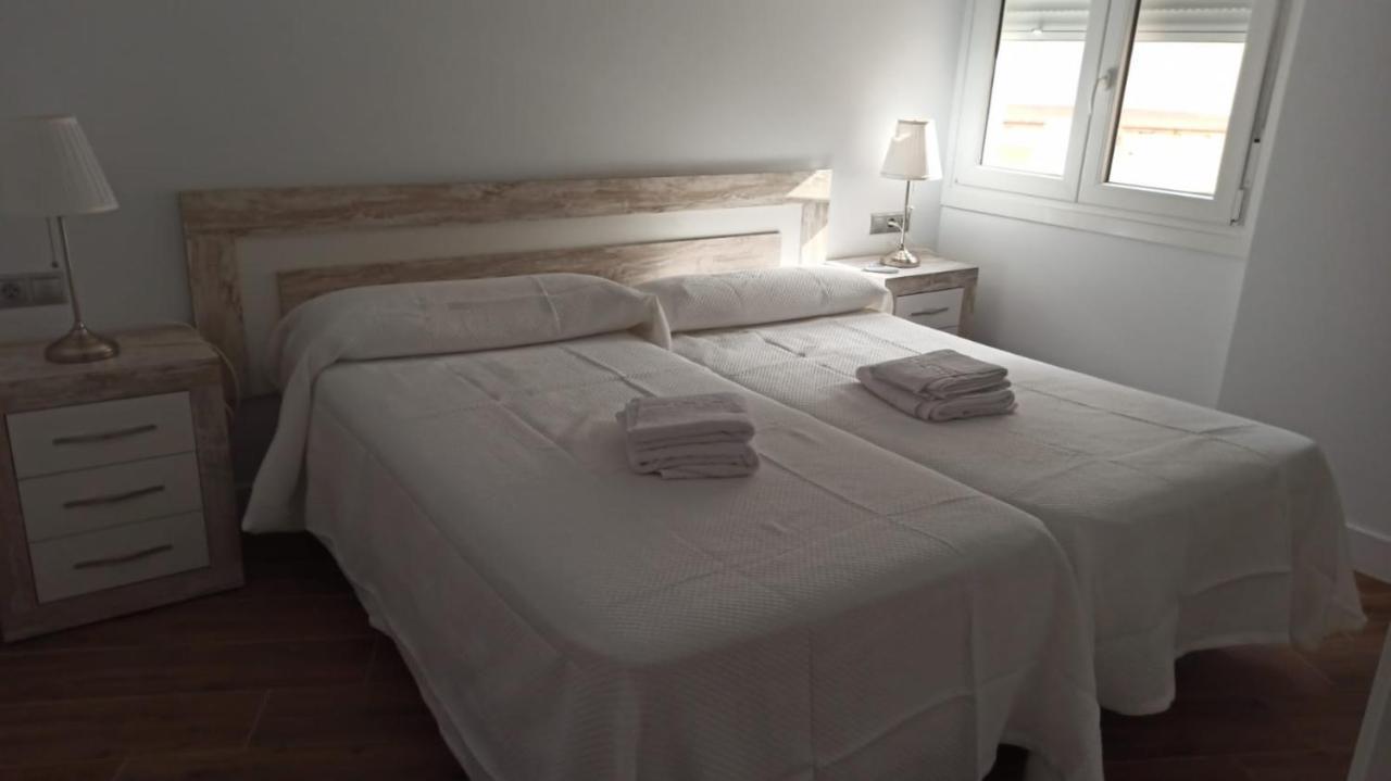 Beautiful Apartment In Third Line Beach Boliches 푸엔히롤라 외부 사진