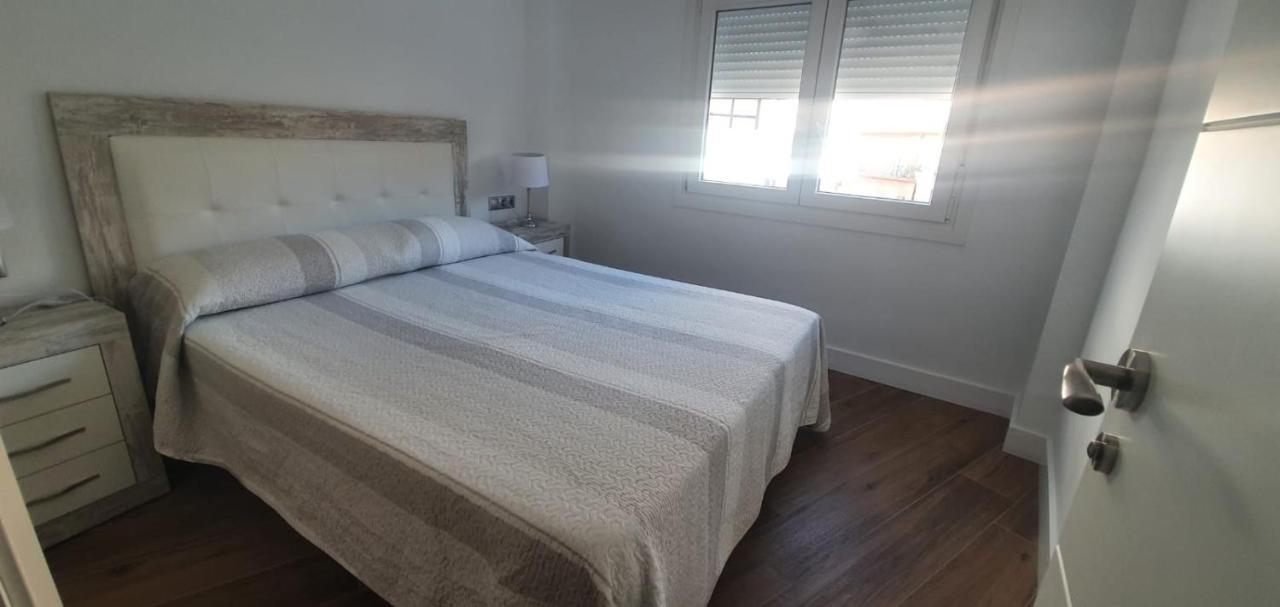 Beautiful Apartment In Third Line Beach Boliches 푸엔히롤라 외부 사진
