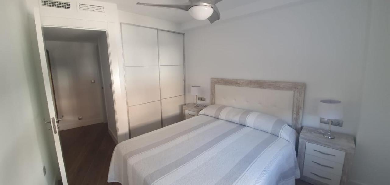 Beautiful Apartment In Third Line Beach Boliches 푸엔히롤라 외부 사진