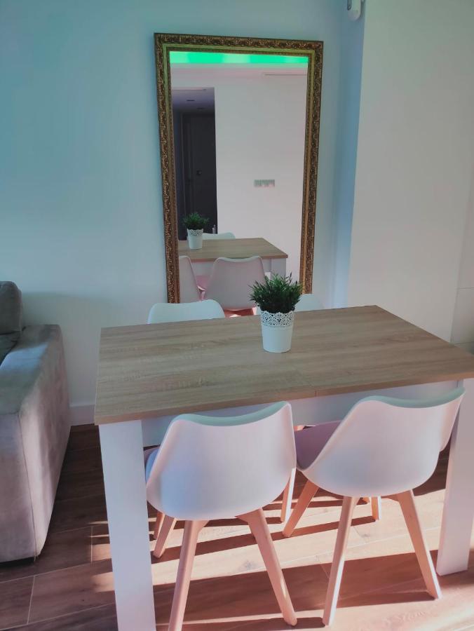 Beautiful Apartment In Third Line Beach Boliches 푸엔히롤라 외부 사진