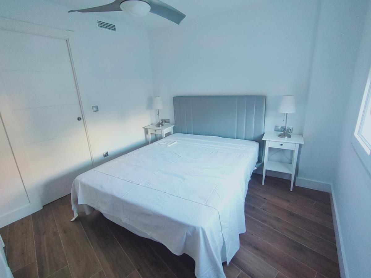 Beautiful Apartment In Third Line Beach Boliches 푸엔히롤라 외부 사진