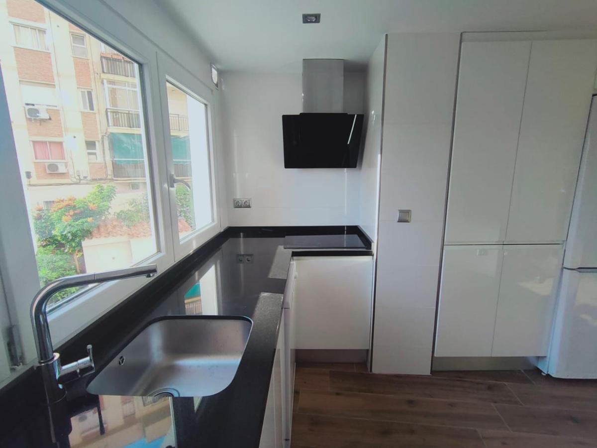Beautiful Apartment In Third Line Beach Boliches 푸엔히롤라 외부 사진